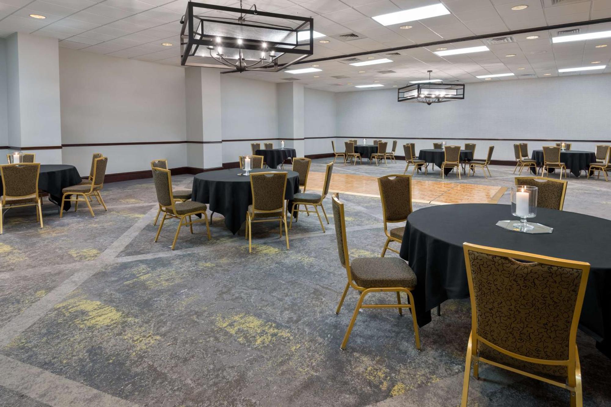 Embassy Suites Dallas - Park Central Area Eksteriør bilde